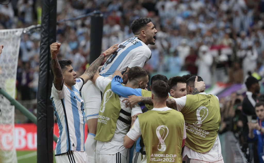 Argentina toma susto no fim, mas vence a Holanda nos pênaltis e se classifica para as semifinais da Copa
