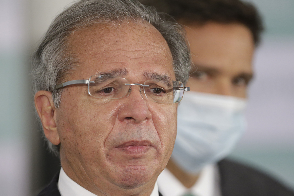 PF pede ao STF que Paulo Guedes seja investigado em caso envolvendo Renan Calheiros