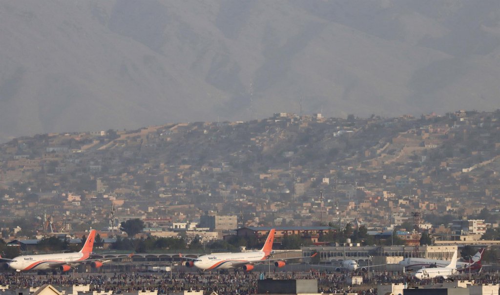 Estado Islâmico reivindica ataque com foguetes contra aeroporto de Cabul
