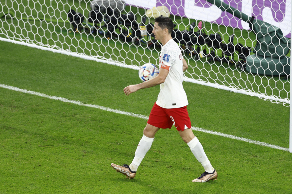 Lewandowski polemiza ao responder se Copa do Catar foi a última de sua carreira