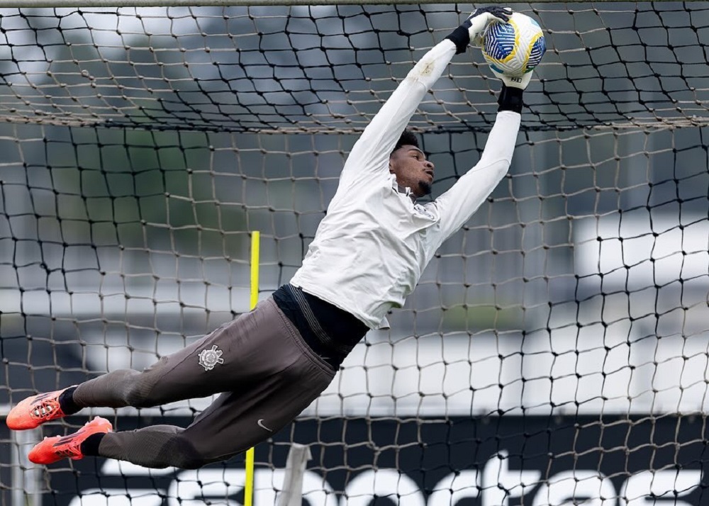 Após Flamengo recusar garantias bancárias para contratação de Hugo Souza, Corinthians tenta solucionar impasse 