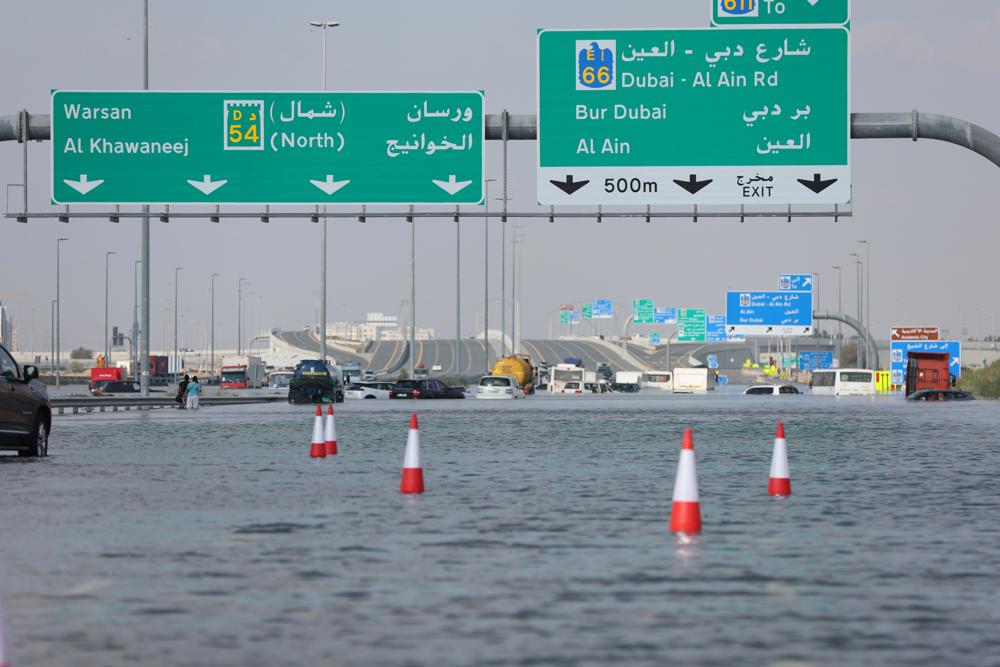 Chuvas torrenciais provocam caos e inundações em Dubai