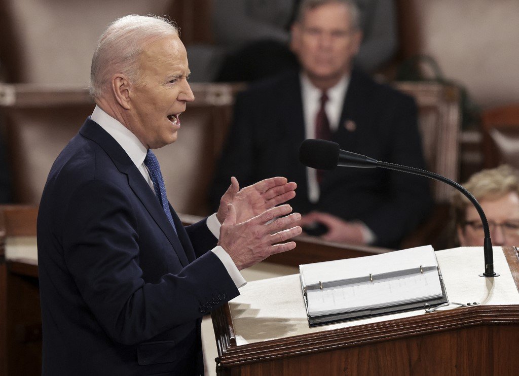 Biden afirma que Putin está isolado e ‘precisa pagar o preço’ pela invasão