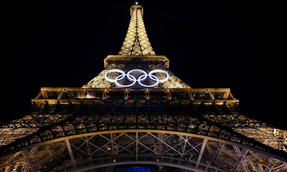 Paris retira anéis olímpicos da Torre Eiffel