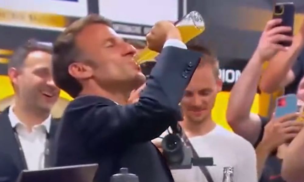 Proibido? Emmanuel Macron ‘vira’ cerveja em 17 segundos e gera polêmica na França; veja vídeo