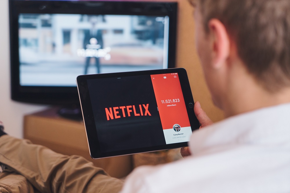 Procon-SP notifica Netflix por cobrança extra em compartilhamento de senhas