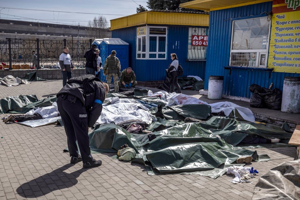Bombardeio deixa ao menos 30 mortos e 100 feridos em estação de trem da cidade ucraniana de Kramatorsk