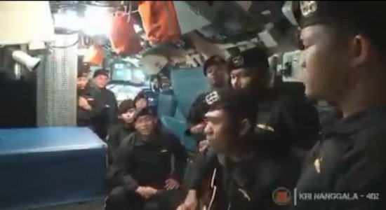 Vídeo mostra tripulação do submarino que afundou na Indonésia cantando música de despedida