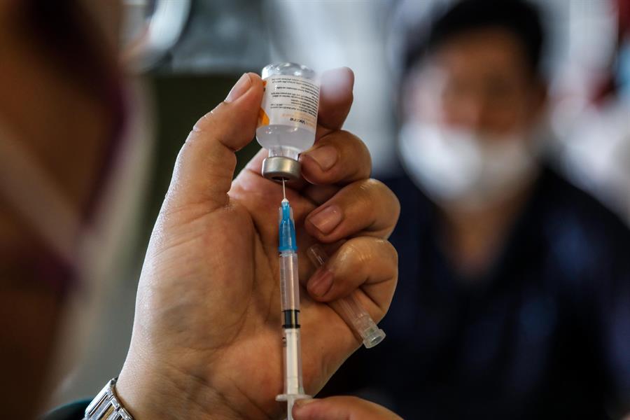 Técnica de enfermagem é presa após furtar dose de vacina contra Covid-19 no RJ