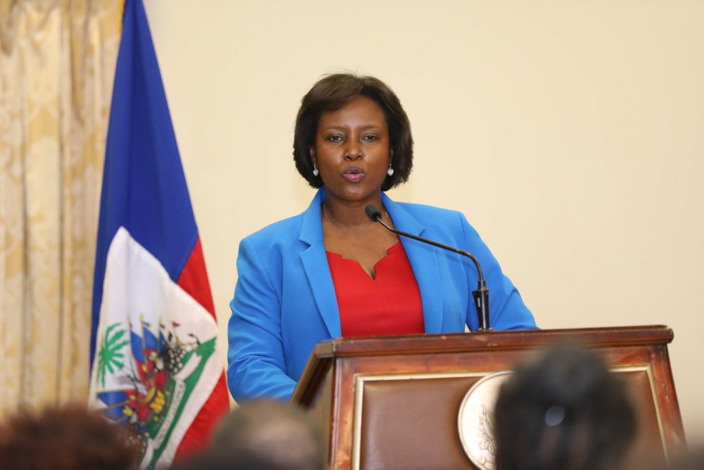 Primeira-dama do Haiti segue internada; estado de saúde é estável, mas crítico