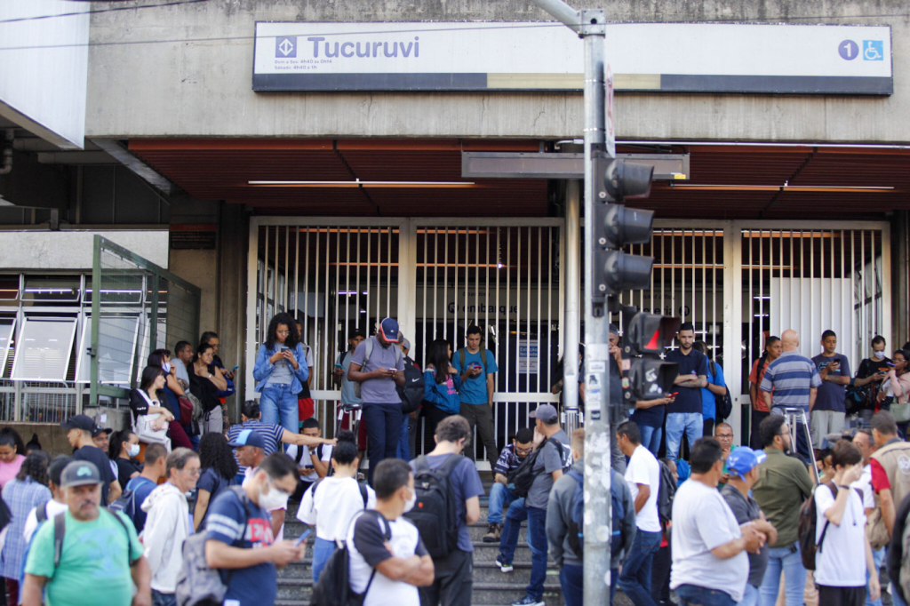 Após assembleia, sindicato decide manter greve no metrô de SP