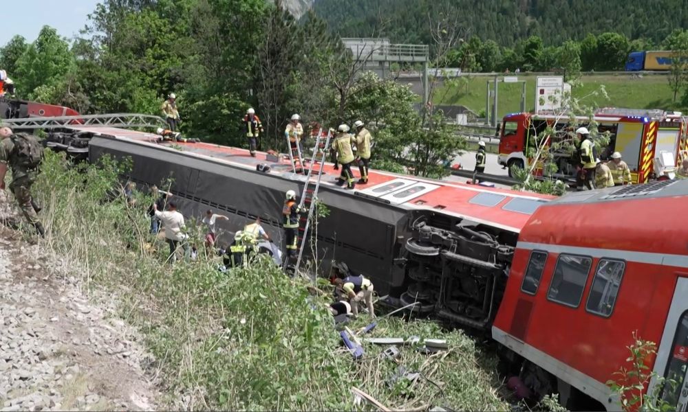 Trem descarrila na Alemanha e deixa ao menos três pessoas mortas e várias feridas