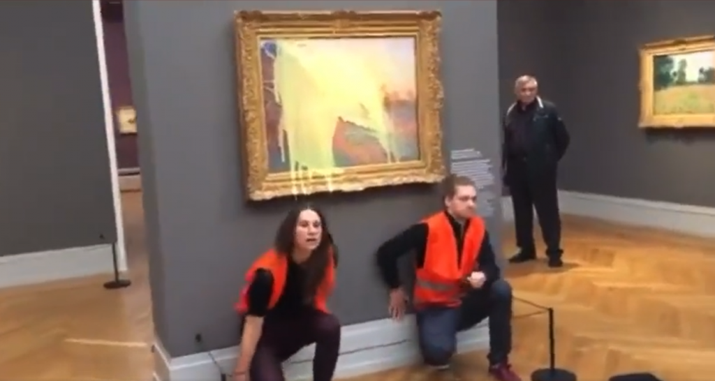 Ativistas jogam purê de batatas em quadro de Monet na Alemanha
