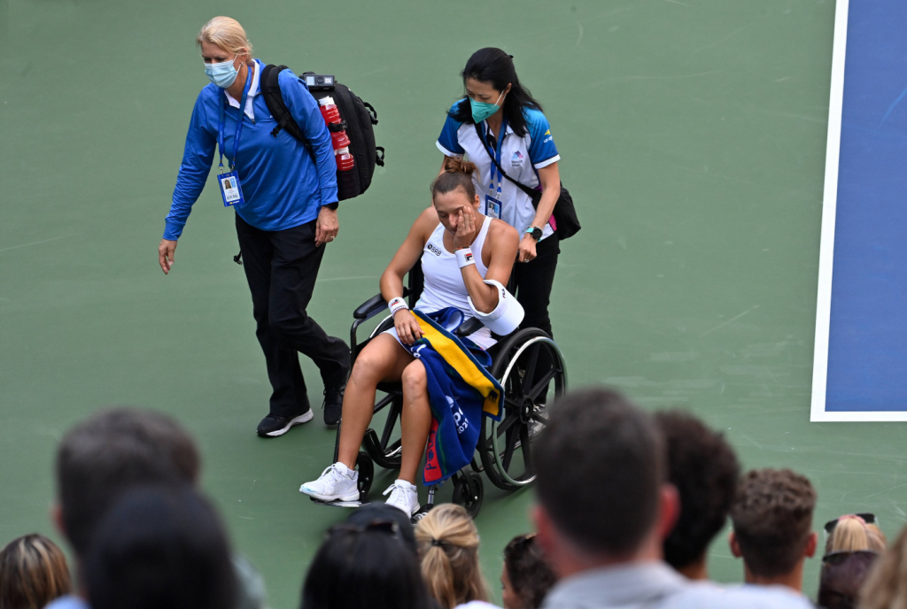 Luisa Stefani passará por cirurgia no joelho após lesão na semifinal do US Open