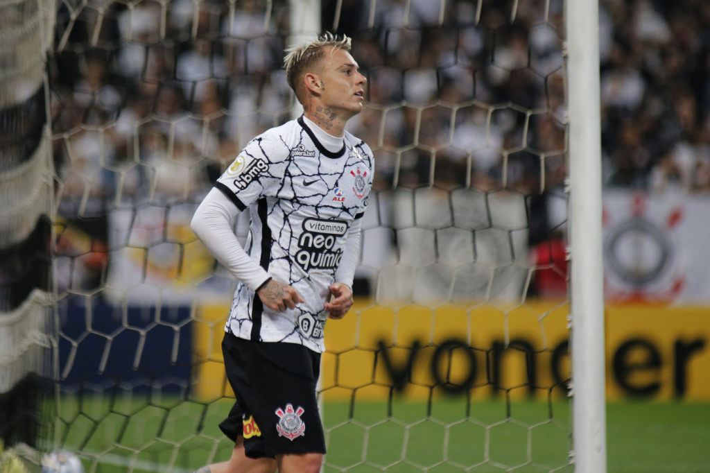 Com gol no último lance, Corinthians vence a Chapecoense por 1 a 0 no Brasileirão