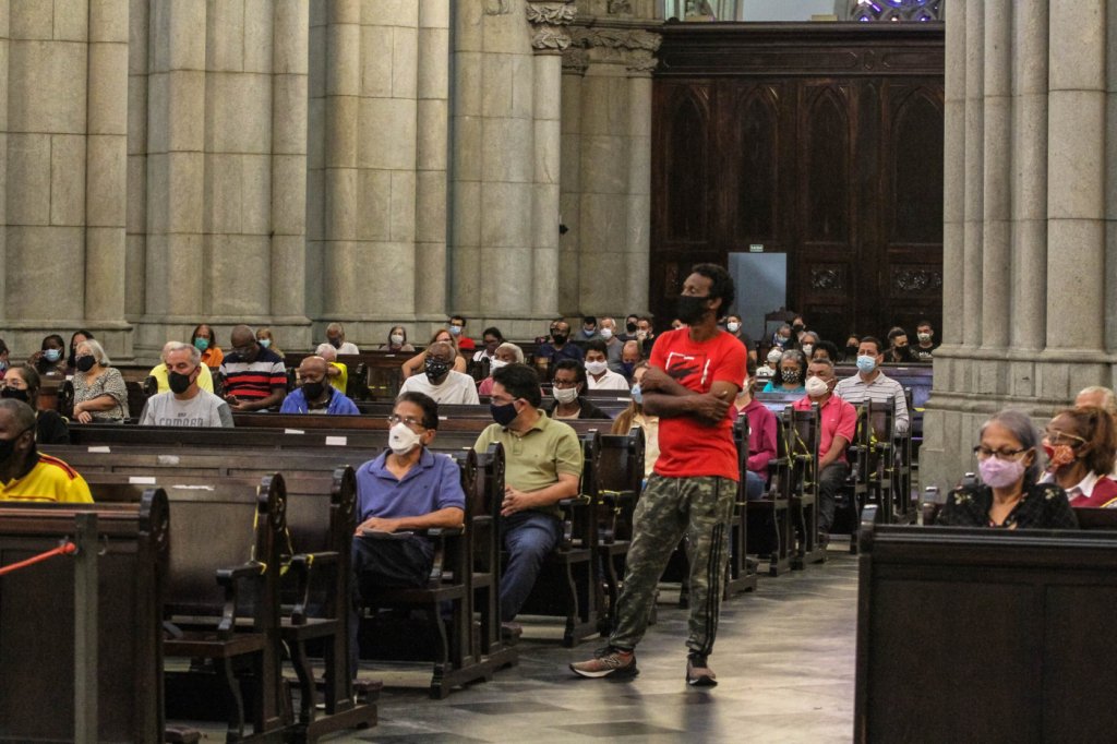 Igrejas e comércio retomam atividades presenciais em São Paulo