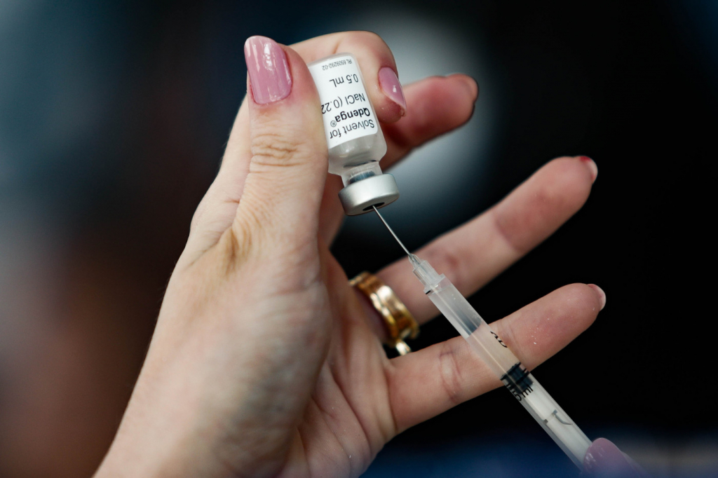 Estados iniciam vacinação contra a dengue em crianças