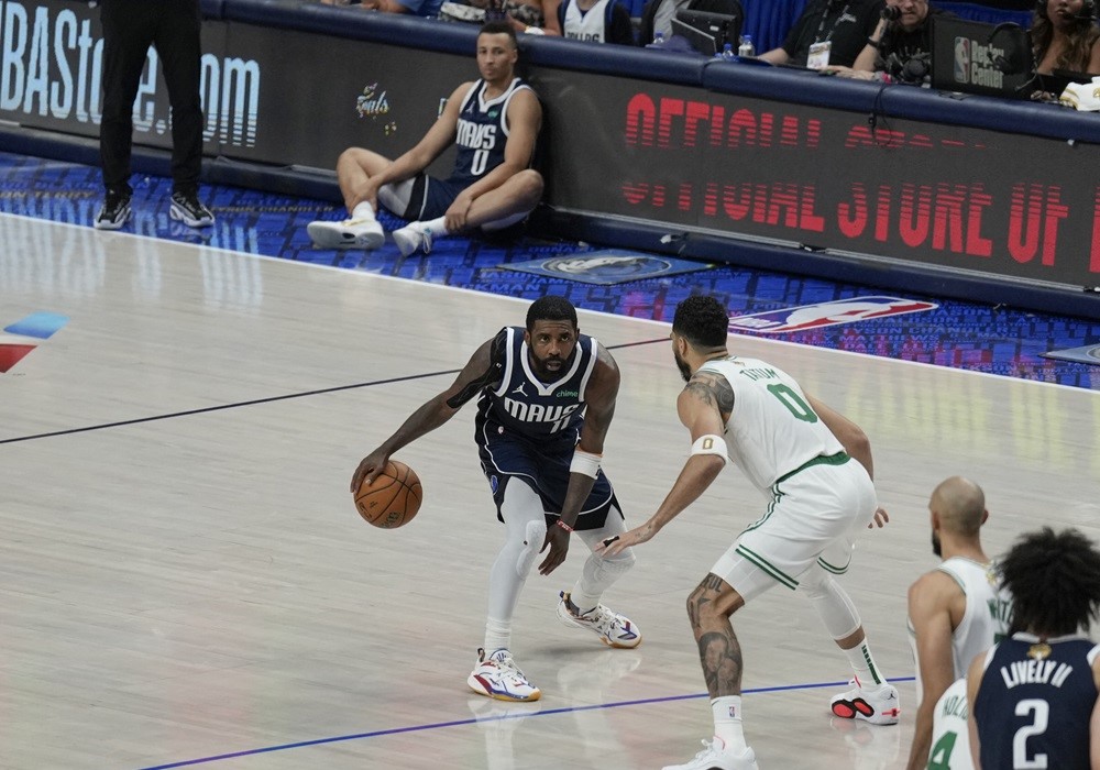 Dallas Mavericks vence Boston Celtics e adia decisão da NBA