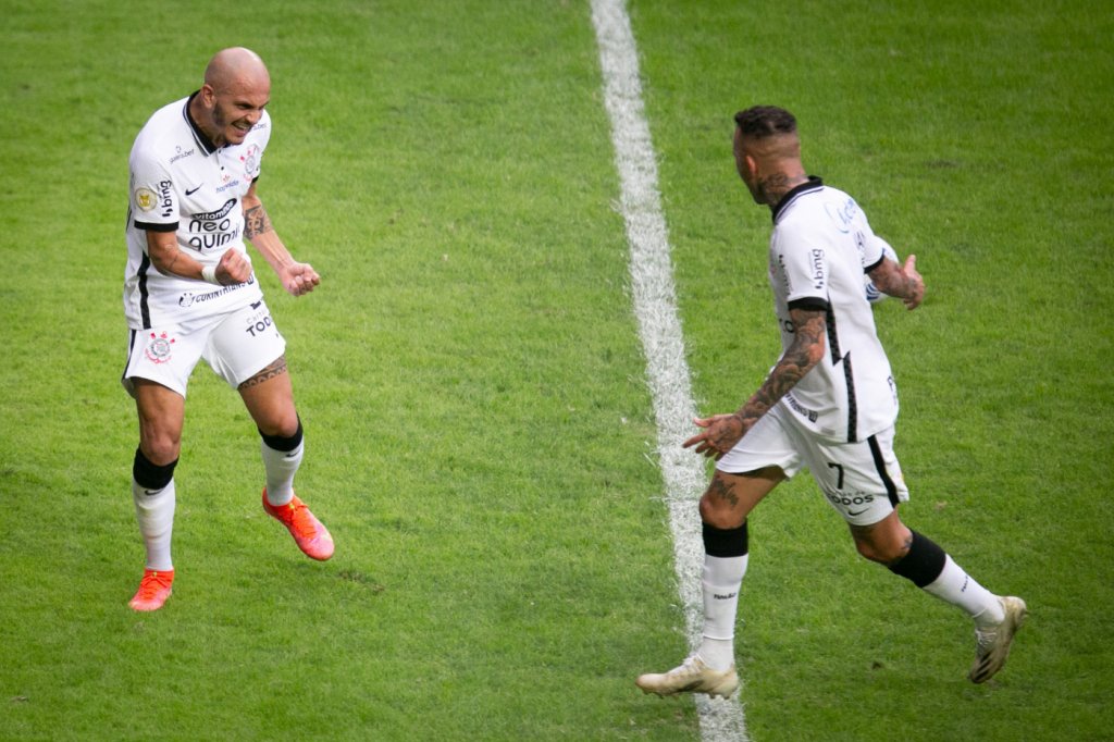 Corinthians faz 1 a 0 no América-MG e vence a primeira sob o comando de Sylvinho