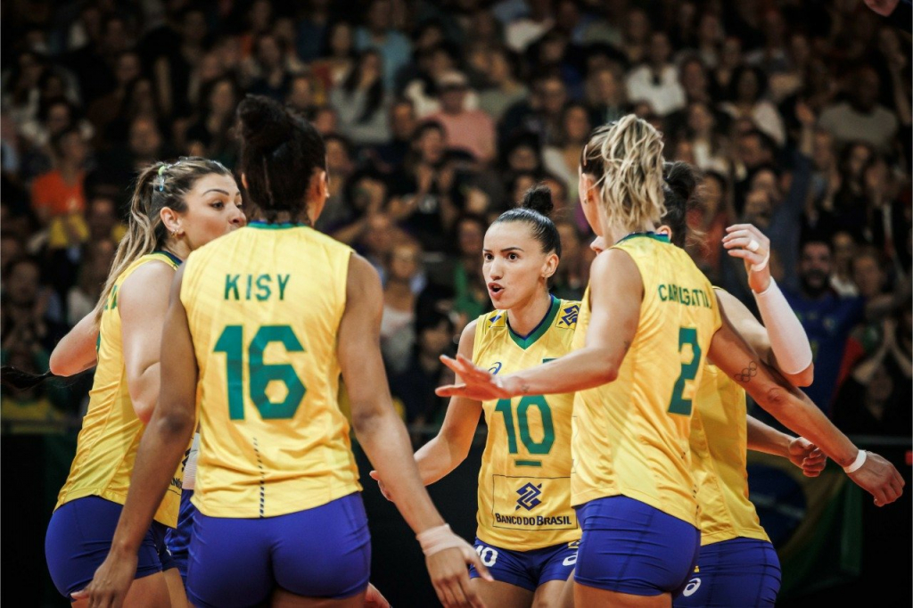 Brasil aplica virada épica sobre o Japão e avança às semifinais do Mundial de Vôlei Feminino 