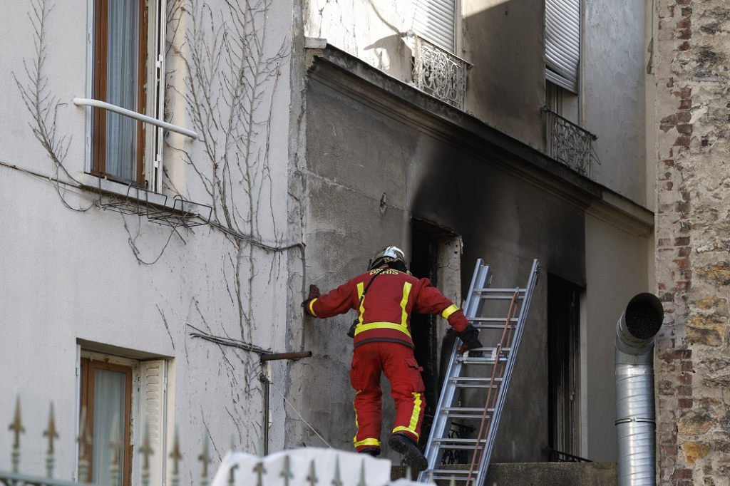 Incêndio em prédio residencial nos arredores de Paris deixa três mortos e oito feridos