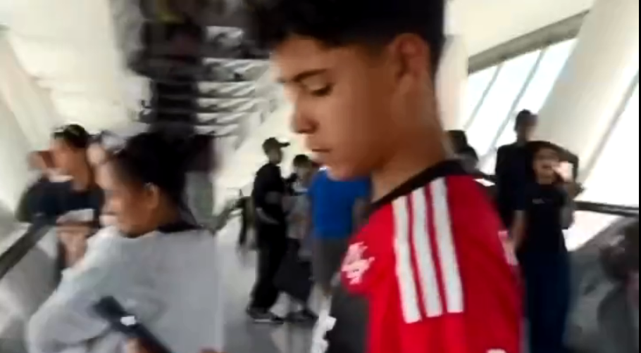 Filho de Cristiano Ronaldo é visto com camisa do Flamengo na Arábia Saudita; assista 