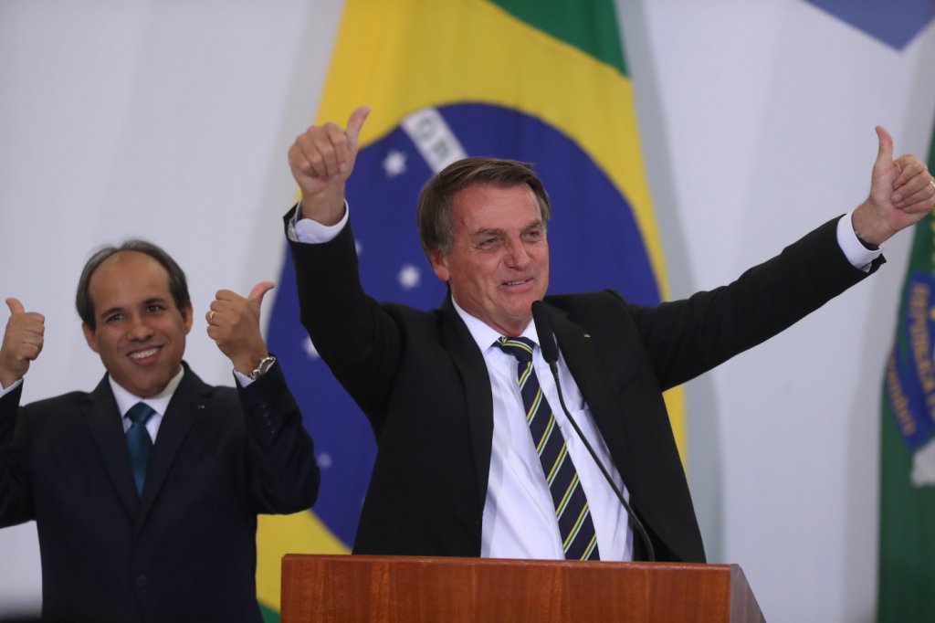 Bolsonaro volta a descartar passaporte nacional da vacina: ‘Não teremos’