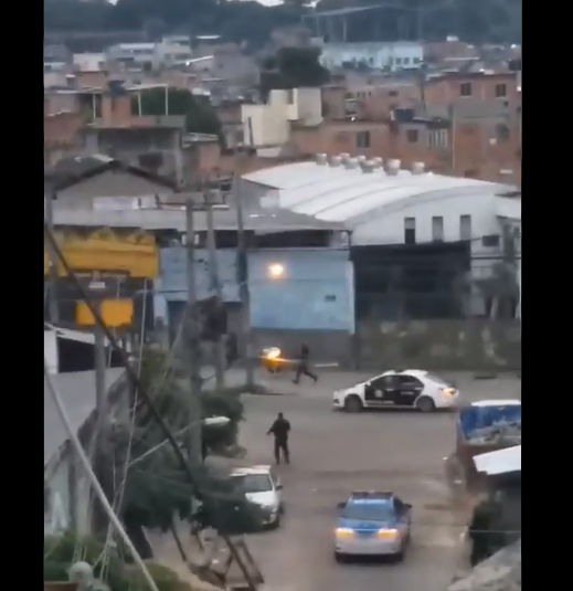 Operação no Jacarezinho tem tiroteio e passageiros são baleados em metrô do Rio