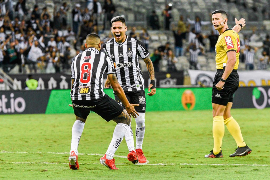 Atlético-MG goleia Fortaleza por 4 a 0 e abre vantagem na semi da Copa do Brasil