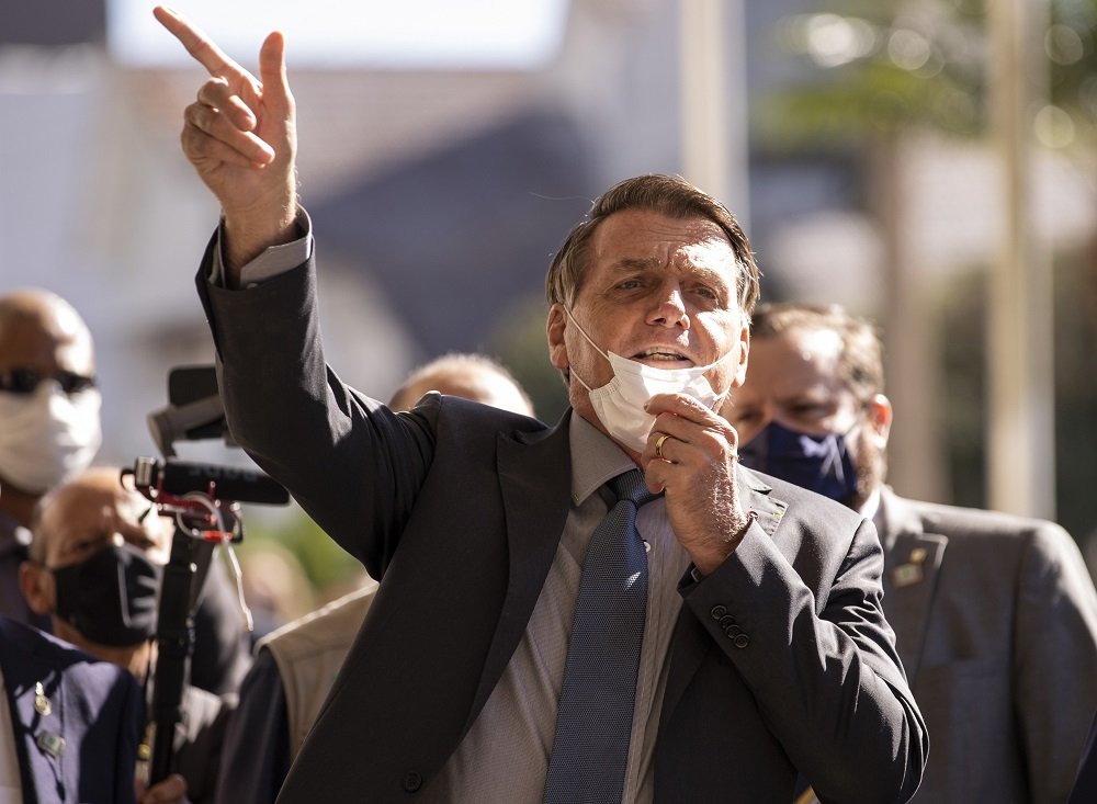 Bolsonaro ataca Barroso após ministro mandar instalar CPI da Covid-19: ‘Falta-lhe coragem moral’