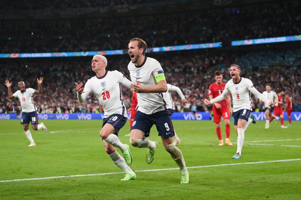 Com pênalti polêmico, Inglaterra vence a Dinamarca por 2 a 1 e enfrenta a Itália na final da Euro