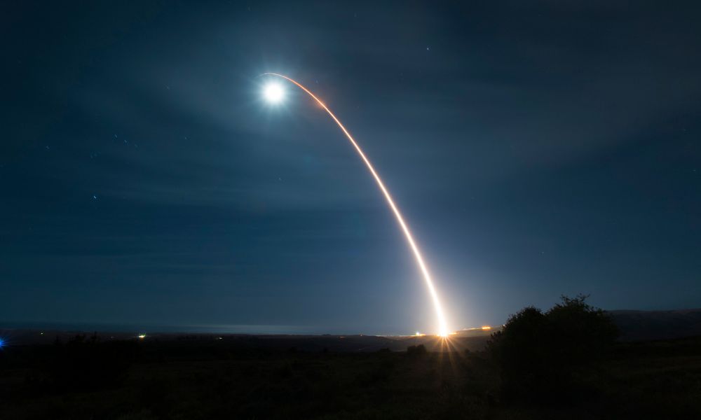 EUA testam míssil intercontinental com capacidade nuclear que pode viajar a 24 mil km/h