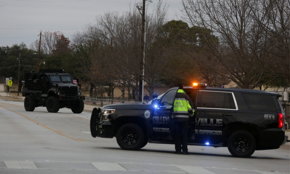 FBI liberta reféns de sinagoga no Texas; sequestrador é morto