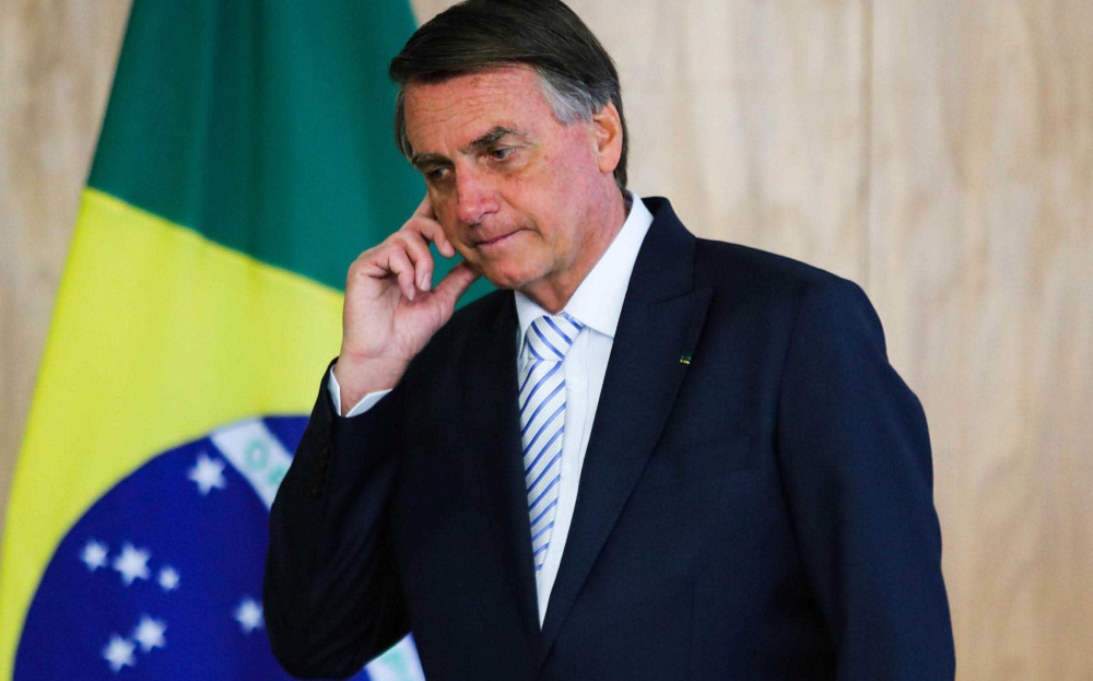 Bolsonaro ganha novo advogado de defesa para casos que tramitam no STF