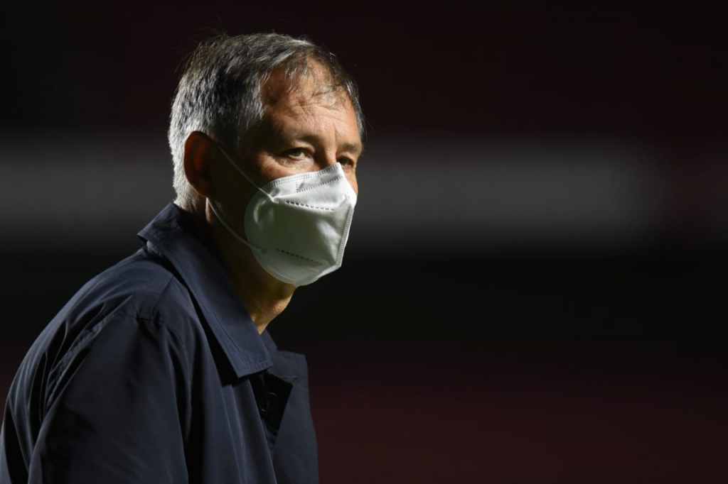 #FicaHolan: Torcedores do Santos lançam campanha para permanência do treinador