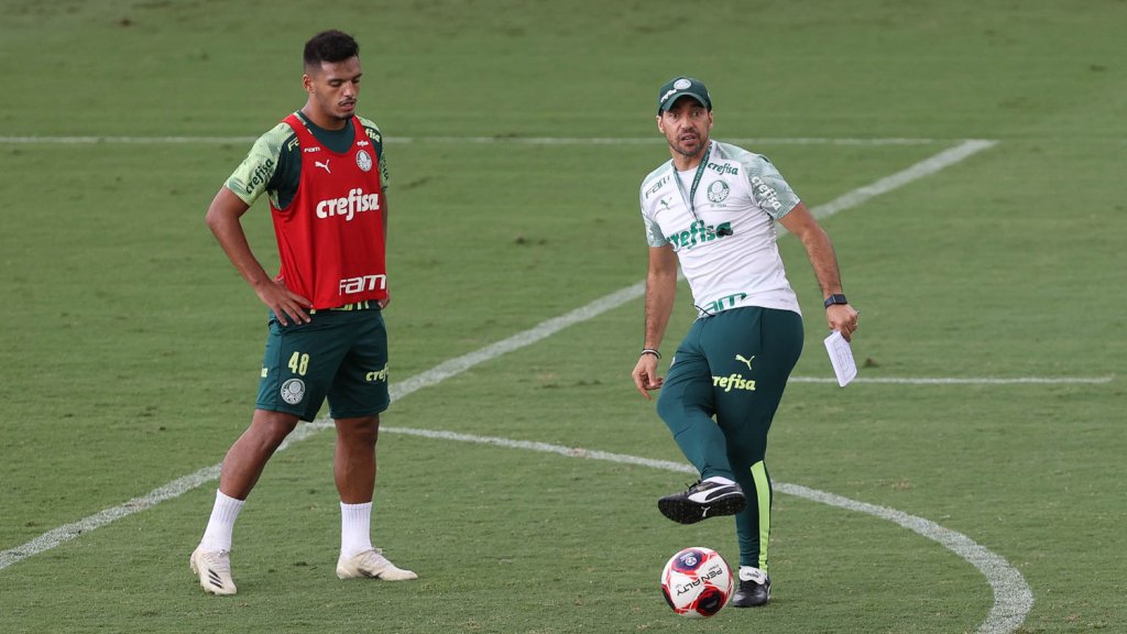 Abel Ferreira confirma escalação alternativa do Palmeiras no clássico com o Corinthians