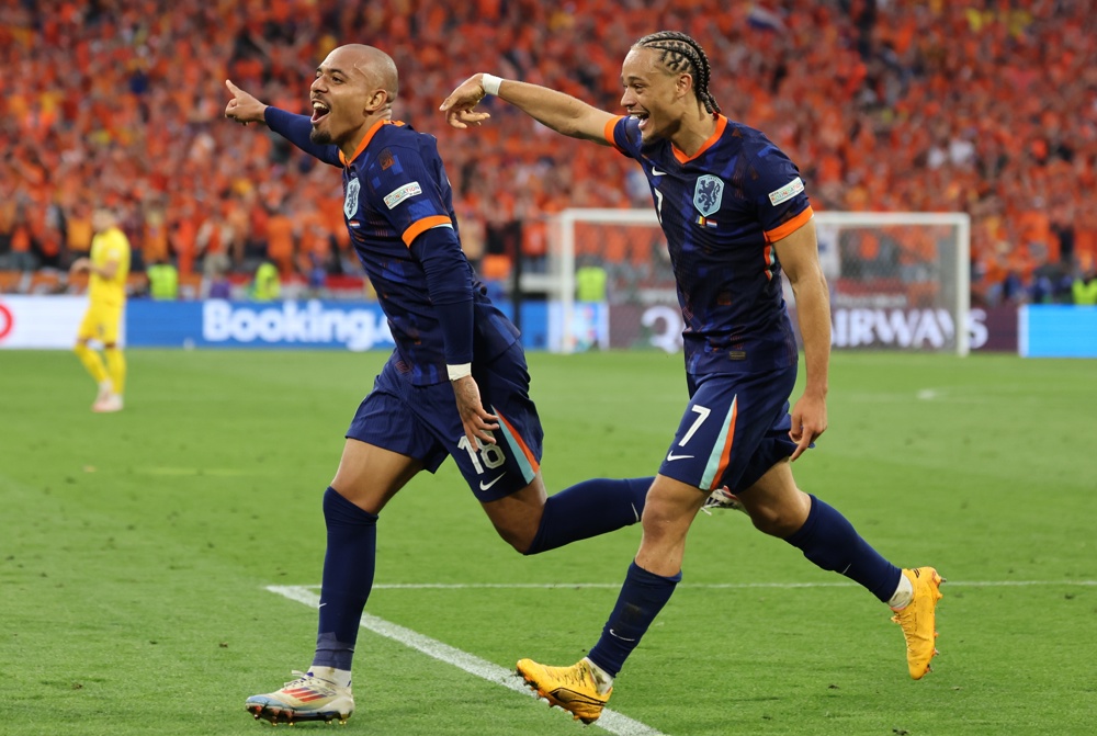 Holanda passa por cima da Romênia e avança na Eurocopa 