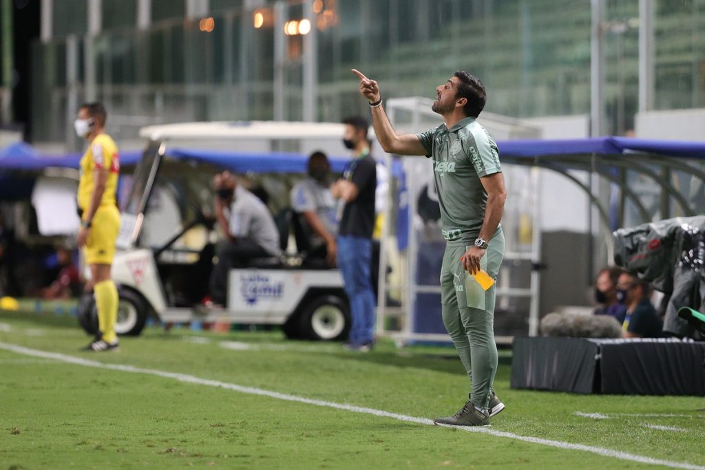 Abel Ferreira detona VAR em derrota do Palmeiras: ‘Ele estava comendo pipoca’