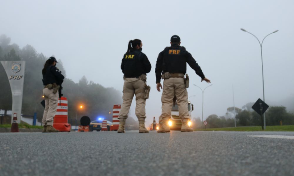 Acidentes em estradas federais causaram a morte de 56 pessoas no feriado prolongado