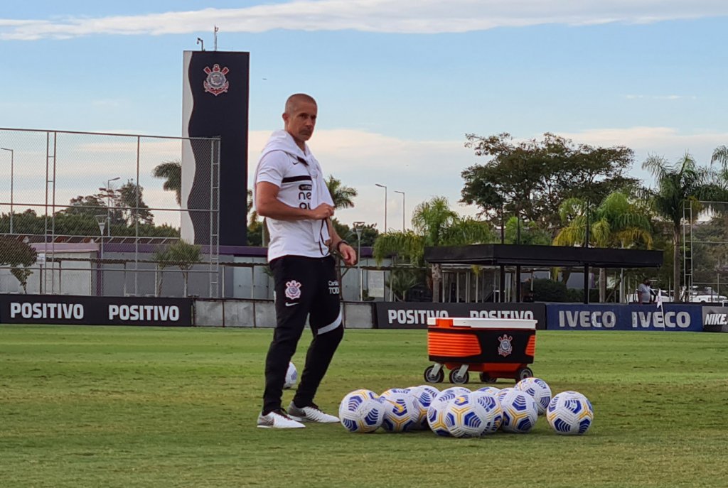 Corinthians: Sylvinho pode ter Gabriel como reforço para a Copa do Brasil