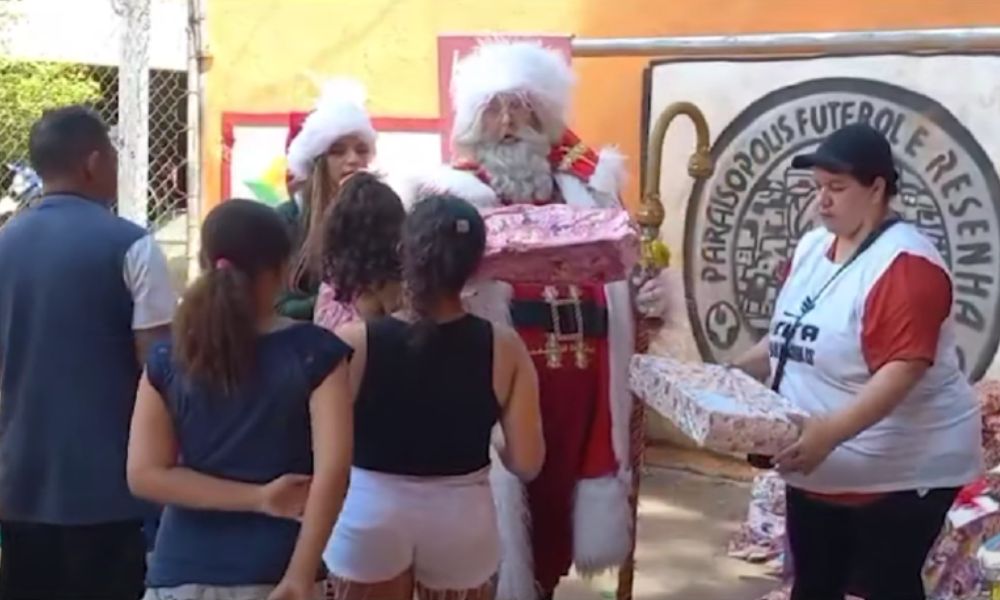 Campanha Natal do Bem distribui cinco mil brinquedos para crianças de favelas paulistanas