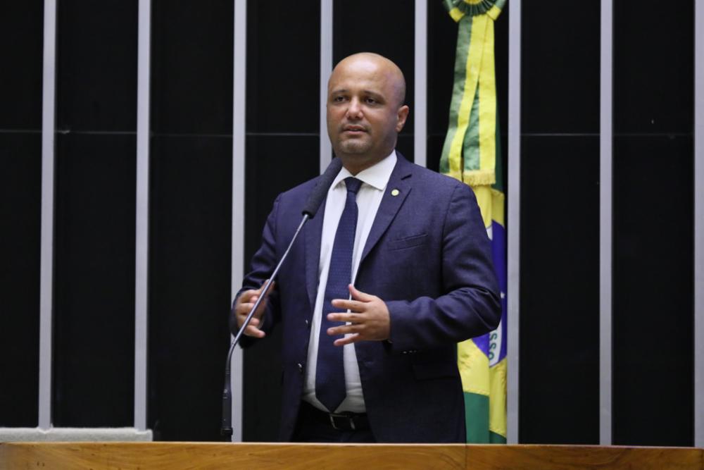 Deputado critica quarentena eleitoral e diz que Bolsonaro deve vetar medida: ‘É injusta’