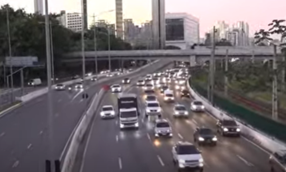 São Paulo registra 225 km de congestionamento com a volta do feriado