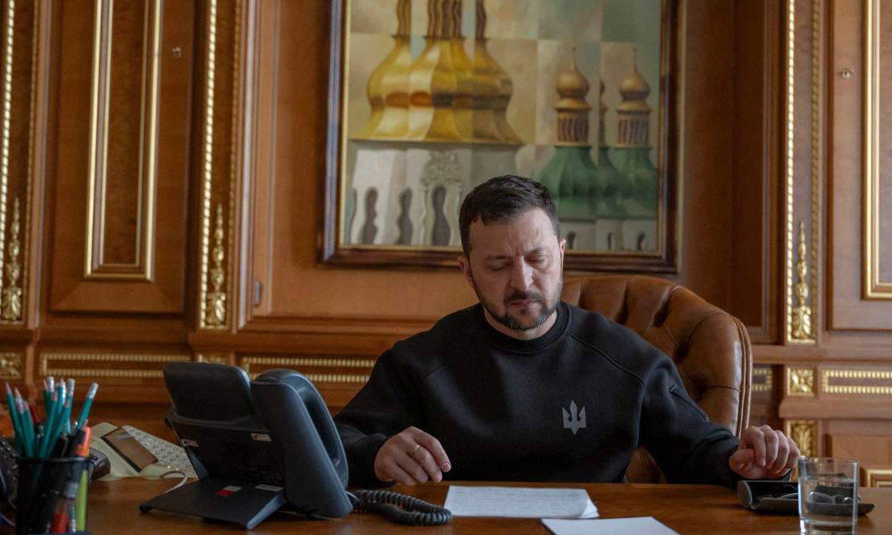 Zelensky reconhece situação complicada da Ucrânia na guerra e prevê meses difíceis: ‘Precisamos de apoio urgente’