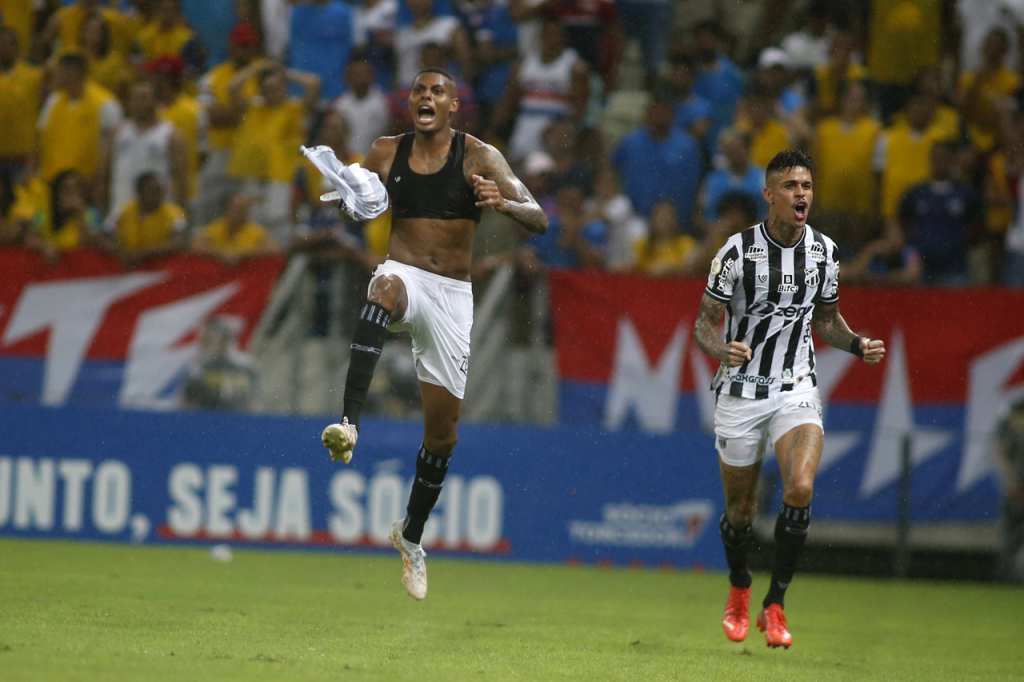 Ceará vence clássico contra o Fortaleza em jogo atrasado do Brasileirão
