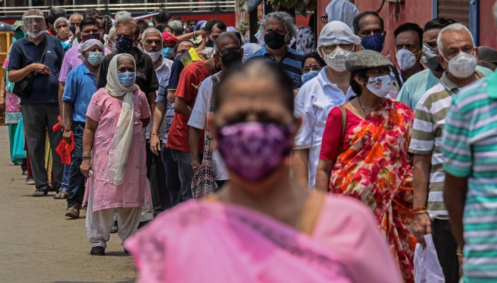 Com escassez de oxigênio, Índia censura críticas ao governo no Twitter e recebe ajuda internacional