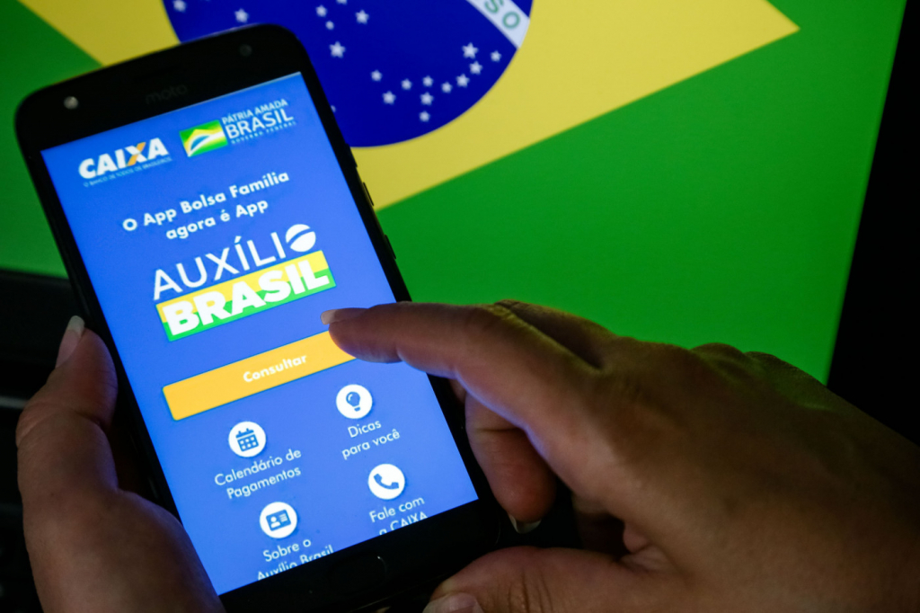Governo antecipa o pagamentos do Auxílio Brasil e Auxílio Gás em outubro
