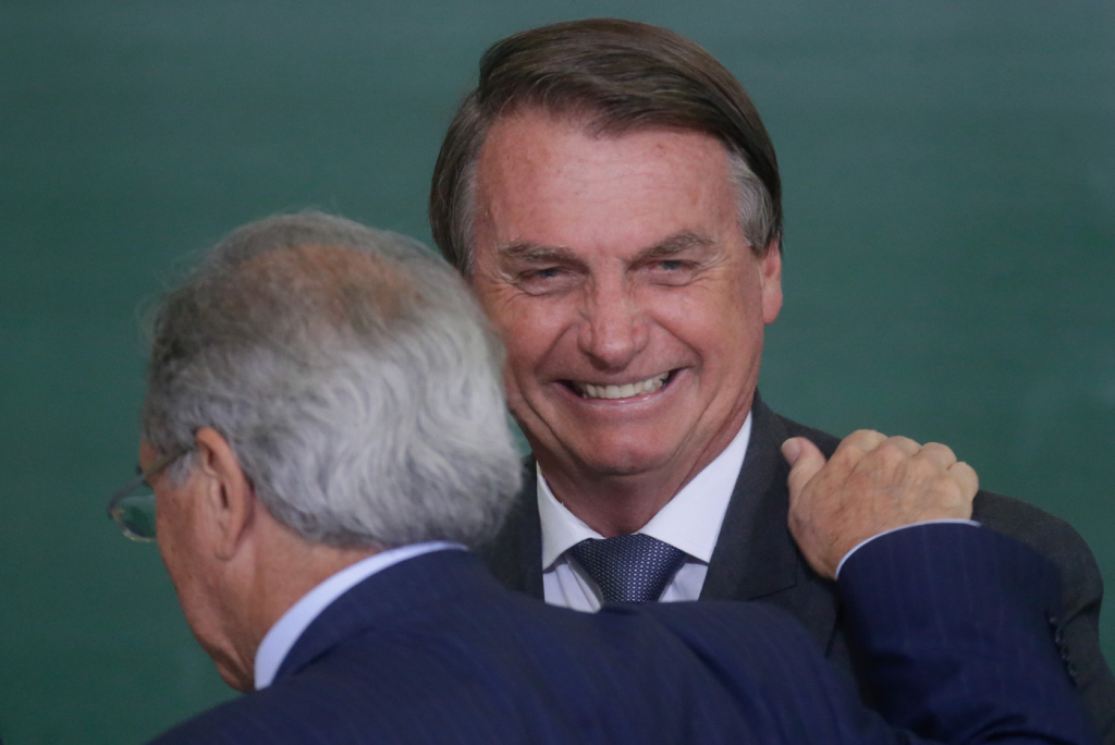 ‘Tudo o que eu faço e falo, eu tenho o aval do Paulo Guedes’, diz Bolsonaro