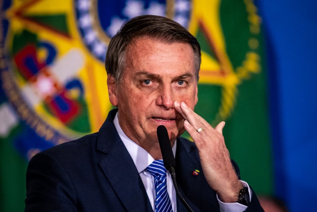Bolsonaro diz que irá entregar pedido de impeachment contra Barroso ao Senado