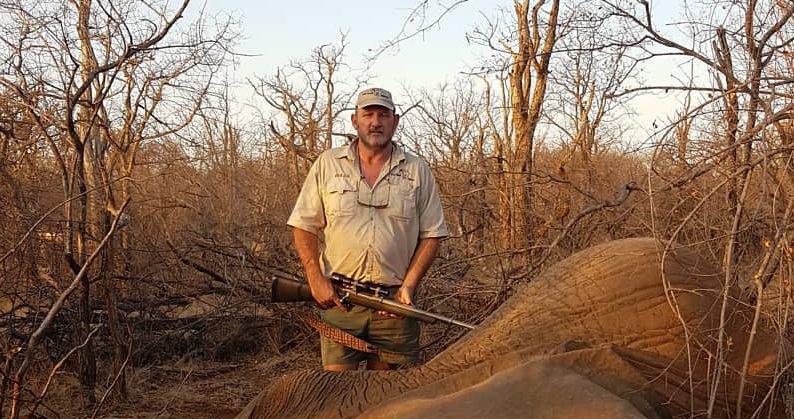Caçador de leões, elefantes e girafas é assassinado a tiros na África do Sul